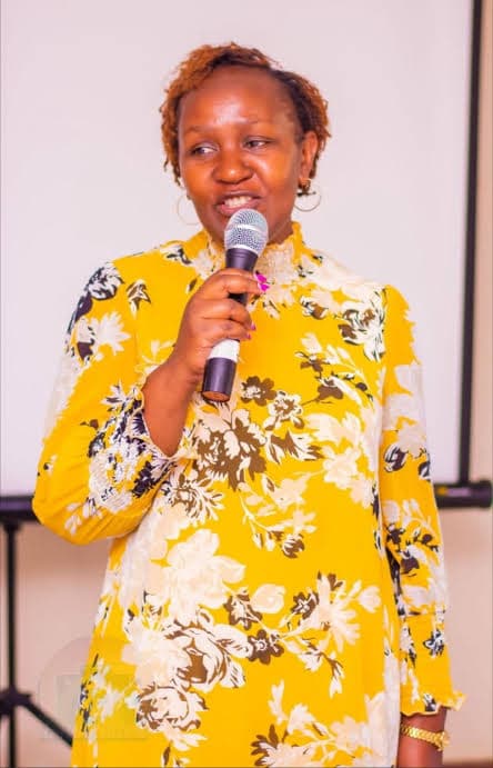 Dr. Lunar Odawa speaking into a microphone at a Njoo Dada event.